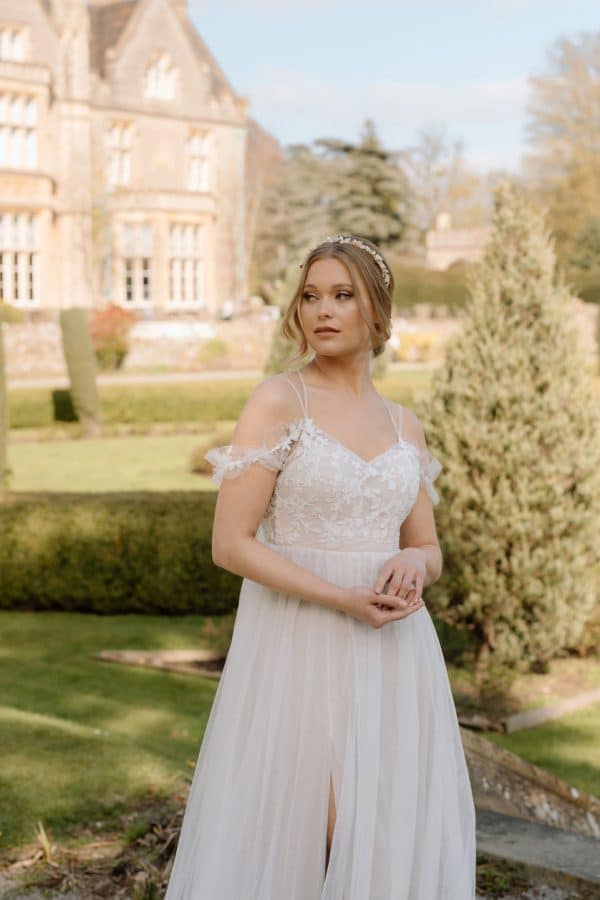 delicate white flower bridal headband wedding hairpiece