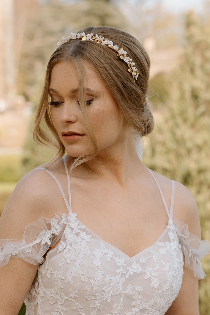 delicate white flower bridal headband wedding hairpiece